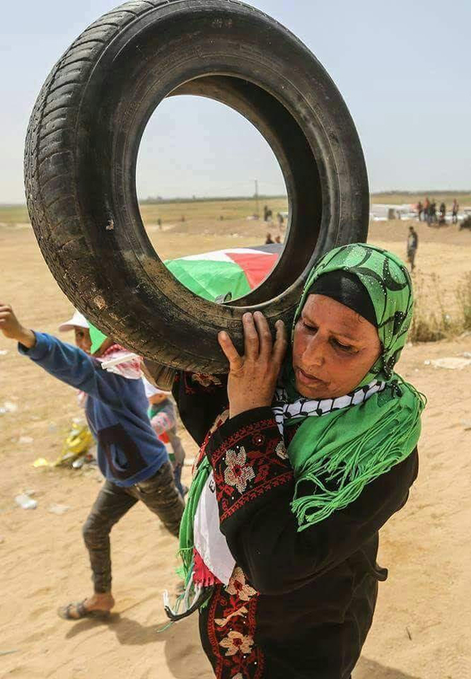 شهيد و968 إصابة بمسيرة العودة الكبرى في غزة